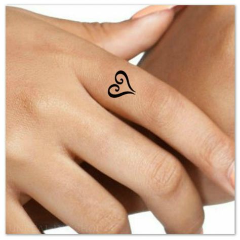 Infinity Ring Tattoo, Heart Tattoo On Finger, Ring Tattoo Designs, Wedding Band Tattoo, Heart Temporary Tattoos, Wedding Ring Tattoo, Finger Tattoo For Women, Tattoo Wedding Rings, Ring Finger Tattoos