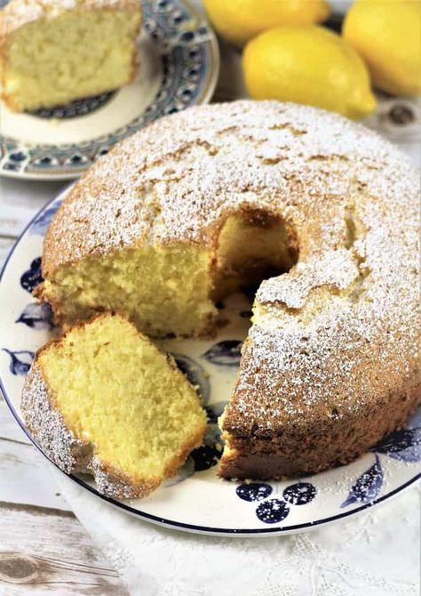 The best lemony, light and airy cake ever! #italianspongecake #italiancake #lemonycake Italian Sponge Cake, Lemon Sponge Cake, Tube Cake Pan, Baked Items, Angel Food Cake Pan, S Cake, Italian Cake, Fav Food, Sweet Ideas