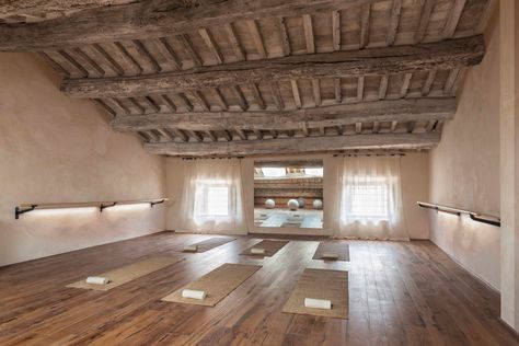 Monteverdi - Picture gallery Sala Yoga, Yoga Room Design, Dream Fitness, Dance Studio Design, Yoga Studio Design, Healing Room, Wellness Yoga, Deco Studio, Yoga Space