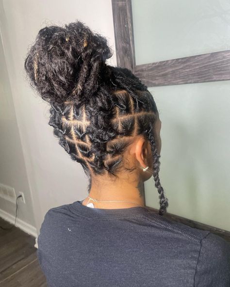 Locs By Mia Michelle 🤩 on Instagram: “This is Shayla’s birthday hair 🤗🥳 Book your Retwist and Style ! 💘💘💘💘💘 Book your birthday hair!! 🎉 #locsbymiamichelle @locmajesty 👑…” Loc Styles Large, Womens Loc Hairstyles, Birthday Locs Styles, Locs On Curly Hair, Dreadlock Styles For Women Black Locs Dreads, Retwist Styles For Short Locs Women, Started Locs Styles, Locs Hairstyles For Women Natural Hair, Retwist Updo