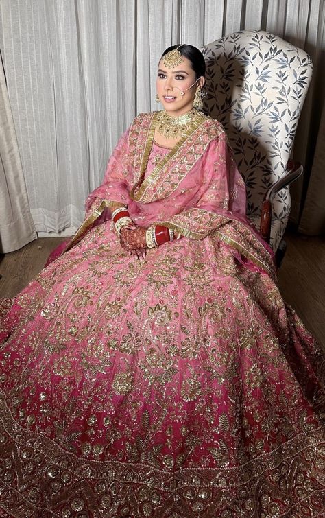 Wedding Lehnga Punjabi, Nikkah Dress Pakistani Pink, Punjabi Wedding Suit Bridal Sikh Bride, Bridal Lehenga Punjabi, Indian Wedding Outfit Bride, Punjabi Wedding Dress, Couple Dresses, Bridal Jewellry, Pink Bridal Lehenga