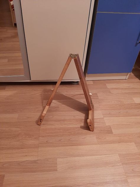 Diy Guitar Stand, Piano Stand, Small Guitar, Diy Instruments, Handmade Guitar, Music Stand, Guitar Stand, Diy Holder, Diy Flooring