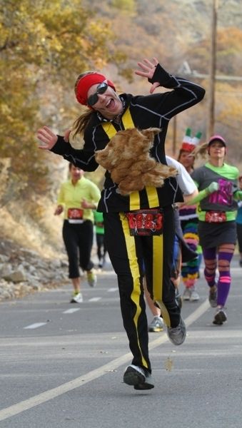 Roadkill Runner Modest Costumes, Kill Costume, Wonka Costume, Modest Halloween Costumes, Easy College Halloween Costumes, Popular Halloween Costumes, Creative Costume, Road Kill, Running Outfit