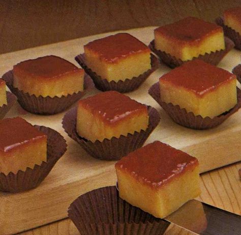 Pastel de flan con chiquiadores #Recetas #Cocina #RecetasPasoAPaso #CocinaCasera #RecetasdeCocina #Postres #Postresconfrutas Flan Cake, Asian Cake, Wedding Appetizers, Appetizers Easy Finger Food, Baby Shower Desserts, Yummy Comfort Food, Dessert Decoration, Party Desserts, Bakery Cakes