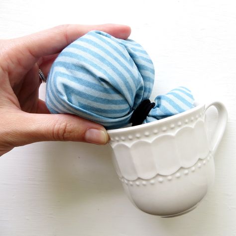 How to Make a DIY Teacup Pin Cushion - Creative Green Living Sewing Kit Gift, Diy Pin Cushion, Teacup Crafts, Pin Cushions Patterns, Cup Crafts, Diy Pins, Vintage Teacups, Pin Cushion, Recycled Crafts