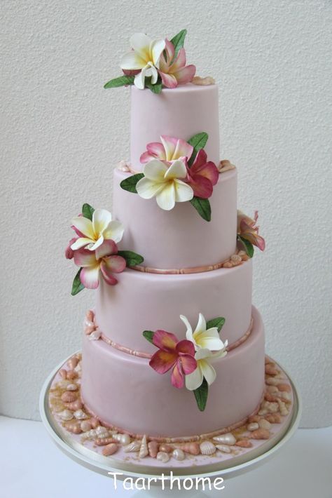 Weddingcake frangipani Frangipani Cake, Quinceañera Cakes, Hawaiian Birthday Cakes, Hibiscus Cake, Frangipani Wedding, Hawaiian Wedding Cake, Summer Birthday Cake, Hawaiian Cake, Quinceanera Planning