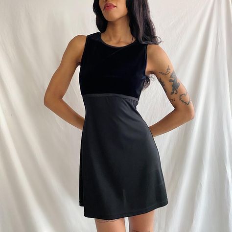 Y2k Stuff, 90s Witch, 90s Mini Dress, Black Velvet Mini Dress, Pull Over Dress, Thrift Inspo, Over Dress, Velvet Mini Dress, Cool Fits