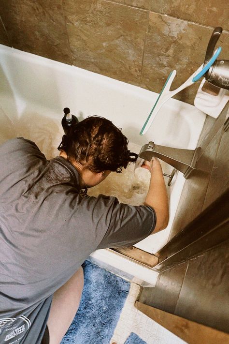 Dye Hair Aesthetic, Dyed Hair Aesthetic Faceless, Washing Hair Aesthetic, Hairdye Aesthetic, Dyeing Hair At Home Aesthetic, Hair Dye Bottle Aesthetic, Hair Dye Aesthetic, Travis Phelps, Drowned Aesthetic Bathtub