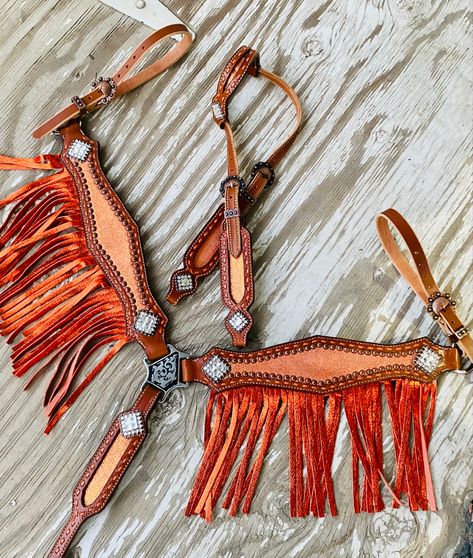 Single ear headstall & breast collar. Orange buckstitch, orange sparkle hide, orange metallic fringe. Copper buckle keeper sets, spots & square conchos with Swarovski crystals. Orange Tack Set, Bling Tack Sets, Horses Tack, Bling Tack, Orange Sparkle, Wind River, Western Horse Tack, Tack Sets, Barn Ideas