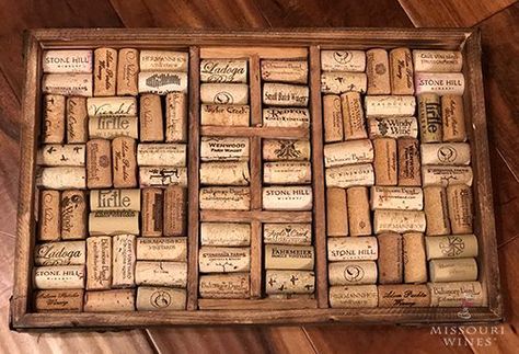 Serving Tray Diy, Wine Themed Decor, Cork Tray, Diy Serving Tray, Wine Cork Crafts, Bottle Ideas, Wine Decor, Tray Diy, Wine Theme