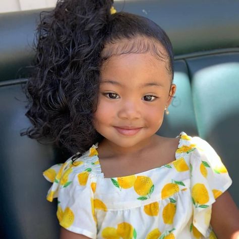 6.956 curtidas, 84 comentários - ♡Mães, Grávidas e Tentantes (@mamaes_e_tentantes_br) no Instagram: “Boa tarde com essa princesa 🥰😍 . . . . 📷@bbybailei 💕 . Repost @miniblogueirosdivulga” Blasian Babies, Baby Girl Hairstyles Curly, Mix Baby Girl, Kids Outfits Daughters, Black Kids Fashion, Cute Mixed Babies, Cute Black Babies, Beautiful Black Babies, Fashion Baby Girl Outfits