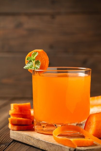 Carrot juice in glass on wooden table. | Free Photo #Freepik #freephoto #carrot-juice #vegetable-juice #healthy-juice #juice-smoothies Home Made Juice Recipes, Juice Healthy, Food Menu Design, Cold Pressed Juice, Carrot Juice, Vegetable Juice, Reduce Food Waste, Game Food, Packaging Ideas