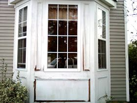 Window Wood Trim, Bay Window Trim, Bay Window Exterior, Bay Window Design, Window Construction, Siding Repair, Home Improvement Ideas, Window Siding, Bow Window