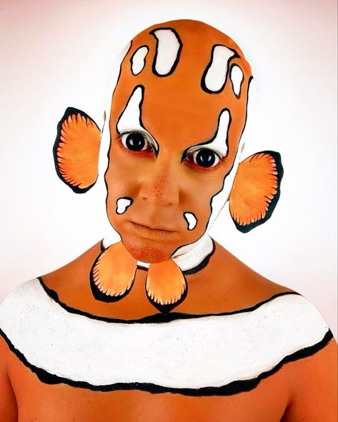 #nemo #makeup #makeup #makeupartist #orange #disney #disneyworld Crazy Face Painting, Gill Finding Nemo Human, Nemo Face Paint, Nemo Atsume, Finding Nemo Makeup, Nemo Makeup, Dory Makeup, Nemo Funny, Gill Finding Nemo