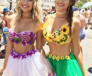 Hawaii Costume, Witches And Warlocks, Mermaid Bra, Hawaiian Party, Movies Outfit, Hawaiian Outfit, Party Halloween, Girl Costumes, Adult Costumes