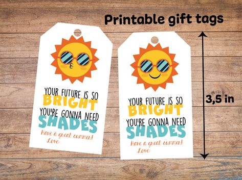 Student Gifts End Of Year, Graduation Sunglasses, Honeybee Art, Bright Gifts, Free Printable Gift Tags, Graduation Favors, Preschool Graduation, Classroom Projects, Class Gift