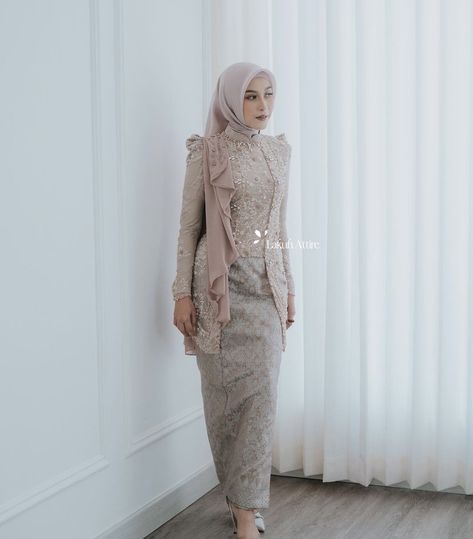 Model Dress Brokat Modern Hijab, Dress Kebaya Brokat, Model Dress Brokat Modern, Model Dress Brokat, Long Dress Batik, Dress Songket, Pinterest Dress, Dress Batik Kombinasi, Model Dress Batik