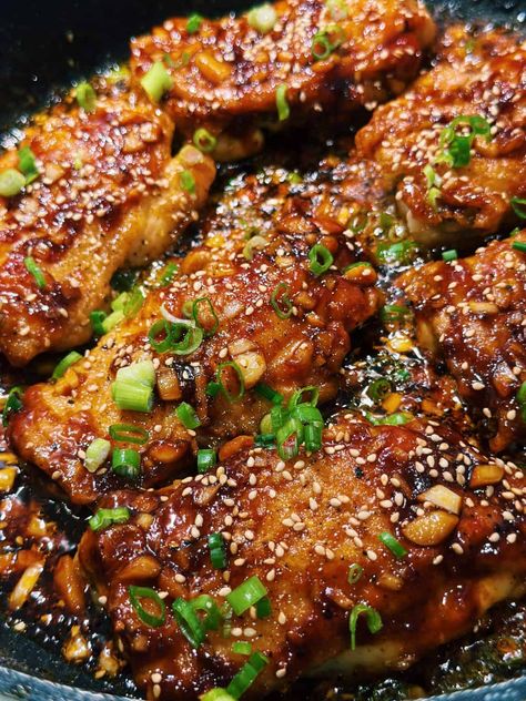 Spicy Garlic Chicken (20 MINUTES!) - Tiffy Cooks Crispy Chicken Thigh Recipes, Spicy Garlic Chicken, Spicy Asian Chicken, Tiffy Cooks, Thigh Recipes Baked, Garlic Chicken Recipe, Spicy Chicken Recipes, Garlic Chicken Recipes, Asian Chicken