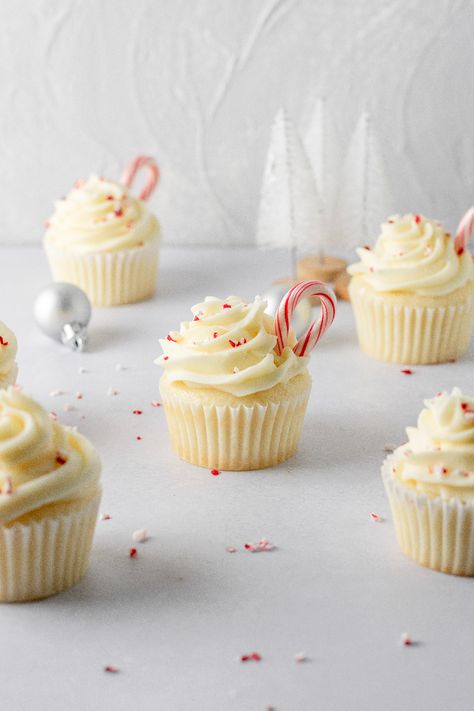 White Chocolate Peppermint Cupcakes Peppermint Icing Cupcakes, Candy Cane Cupcakes Christmas, White Chocolate Peppermint Cupcakes, Peppermint Frosting, Chocolate Peppermint Cupcakes, Peppermint Cupcakes, Hot Chocolate Cupcakes, White Chocolate Cupcakes, Peppermint Recipes