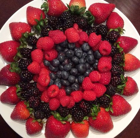 Strawberries and blueberries Berry Platter Ideas, Berries Platter, Berry Platter, Strawberries And Blueberries, Fruit Trays, Fruit Platter Designs, Plate Presentation, Wedding Appetizers, Strawberry Blueberry