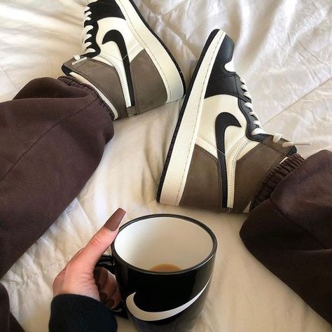 Jordan 1 Dark Mocha, Jordan Sneaker, Womens Basketball Shoes, All Nike Shoes, Nike Air Jordan Retro, Hype Shoes, Aesthetic Shoes, Retro Shoes, Swag Shoes