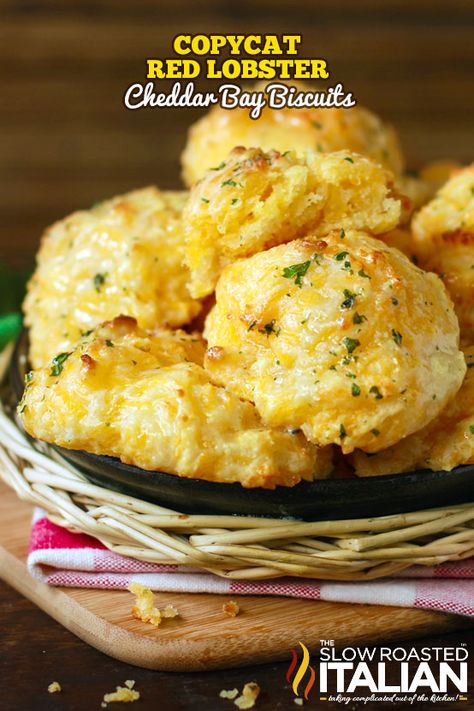 Copycat Red Lobster, Red Lobster Cheddar Bay Biscuits, Red Lobster Biscuits, Cinnabon Cinnamon Rolls, Cheddar Bay Biscuits, The Slow Roasted Italian, Cheddar Biscuits, Copycat Restaurant Recipes, Red Lobster