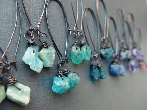 Raw Crystal Earrings, Raw Stone Earring, Dangle Earrings Boho, Tanzanite Jewelry, Earring Inspiration, Raw Crystal Jewelry, Healing Crystal Jewelry, Crystal Dangle Earrings, Boulder Co