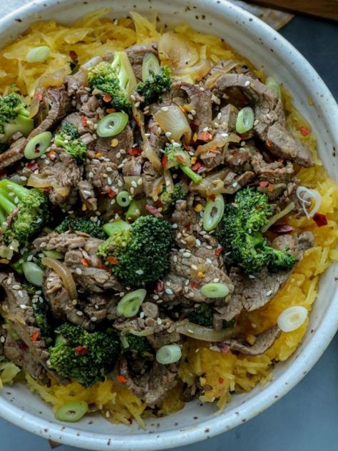 Beef and Broccoli with Spaghetti Squash - Bonappeteach Whole 30 Spaghetti Squash, Broccoli Spaghetti, Healthy Beef And Broccoli, Bacon Cauliflower, Healthy Beef, Beef Strips, Beef And Broccoli, Broccoli Stir Fry, Spaghetti Squash Recipes