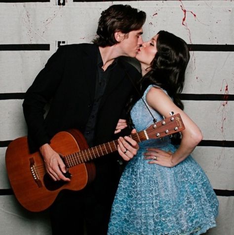 Couples Halloween costume...June Carter and Johnny Cash! Contractor License, Couples Costumes Creative, Halloween 2010, Cute Couples Costumes, Ford Convertible, Johnny And June, Diy Couples Costumes, Halloween Parejas, Best Couples Costumes