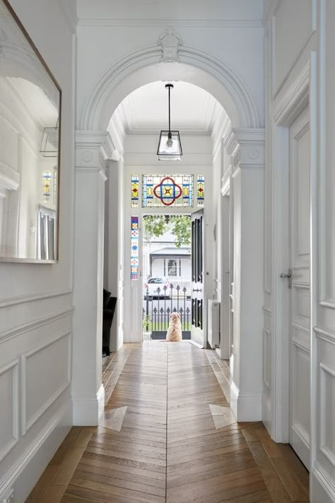 Modern Victorian Homes, Victorian House Interiors, Victorian Hallway, Styl Shabby Chic, Victorian Interior, Hallway Designs, Entry Hallway, Modern Victorian, Victorian Terrace