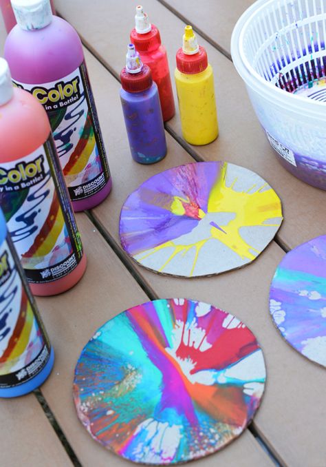 spin art sun catchers Fun Preschool Crafts, Art Soleil, Meri Cherry, Art Projects For Kids, Cd Crafts, Spin Art, Cd Art, Recycled Art, Camping Art