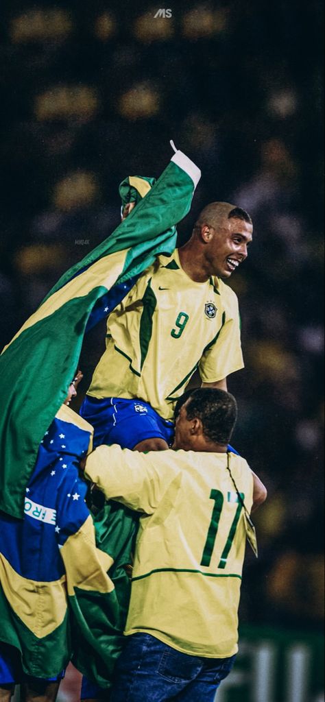 Brazil Soccer Wallpaper, R9 Wallpaper, Ronaldo Nazario Wallpaper, Brazil Line Up, Ronaldinho Brazil, Brazil Wallpaper, Football Celebrations, Ronaldo 9, Brazil Team