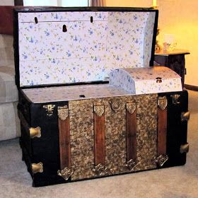 Old Trunk Redo, Displaying Antiques, Trunk Redo, Trunk Restoration, Old Trunks, Antique Trunk, Theme Pictures, Steamer Trunk, Old Paper