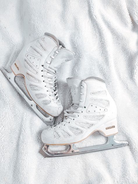 Edea piano skates with matrix supreme blades Edea Piano Skates Aesthetic, Edea Piano Skates, Piano Skates, Edea Figure Skates, Edea Skates, Ice Shoes, Cool Football Boots, Figure Skating Bag, Skating Pictures