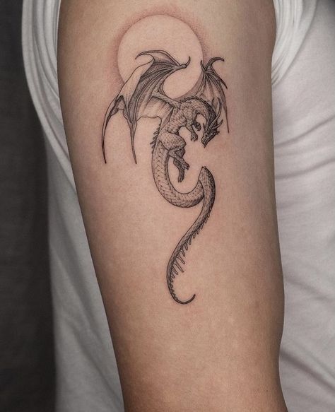 Baby Dragon Tattoos, Black Dragon Tattoo, Tattoos Shoulder, Tato Naga, Dragon Tattoo Ideas, Small Dragon Tattoos, Dragon Tattoo Art, Dragon Tattoo For Women, Fantasy Tattoos