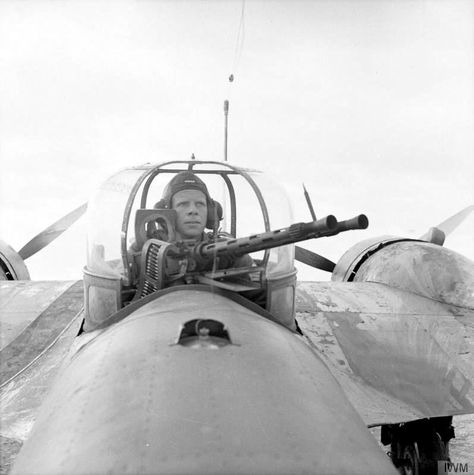 The gunner of a Blenheim bomber, F Sgt J Mitchell, in his turret, 12 February 1942. This aircraft was used as personal transport by Lt Gen Neil Ritchie, GOC 8th Army, for visiting units in the desert. Bristol Blenheim, Bristol Beaufighter, Wwii Photos, Wwii Plane, Ww2 Planes, German Tanks, Battle Of Britain, Wwii Aircraft, Ww2 Aircraft