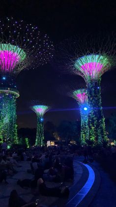 Gardens by the Bay light show in Singapore #Singapore #garden #gardensbythebay #asia #lightshow #pretty #attractions #musical #colourful #night #best #top #instagrammable Singapore Light Show, Singapore Aesthetic Video, Singapore Night Aesthetic, Singapura Aesthetic, Garden By The Bay Singapore, Singapore Aesthetic, Singapore Attractions, Gardens By The Bay Singapore, Garden Video