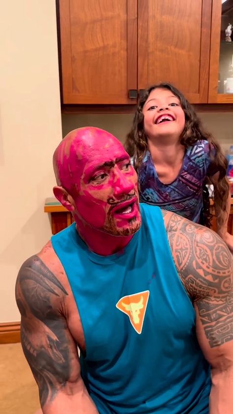 The Rock With His Daughter, The Rock Memes Funny, Dwayne Johnson Funny, The Rock Aesthetic, Dwayne Johnson Wallpaper, Meme The Rock, Dwayne Wayne, Dwayne Johnson Family, Dwayne Johnson Movies