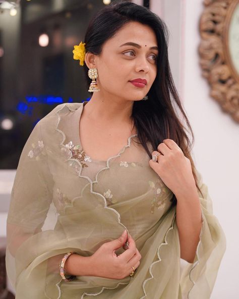 Prarthana Behere, Marathi Actress, Long Gown Design, Saree Photoshoot, Blouse Work, Indian Beauty Saree, Desi Beauty, Blonde Girl, Love Photography