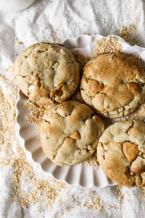 Banana Pudding Cookies Stuffed with Cheesecake Filling - Baking Guilty Cheesecake Stuffed Cookies, Banana Pudding Cookies, Cookies Stuffed, Brown Butter Cookies, Pudding Cheesecake, Banana Pudding Cheesecake, Stuffed Cookies, Banana Cheesecake, Pudding Cookies