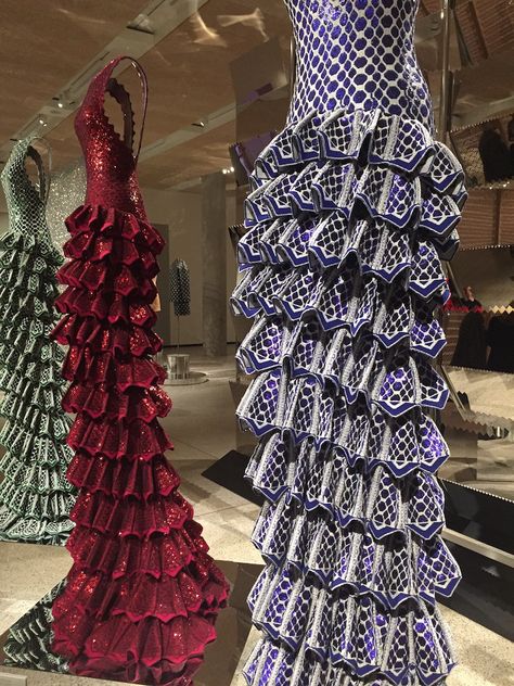 Azzedine Alaia exhibition at the Design Museum Vintage Haute Couture, Alaia Dress, Marc Newson, Fashion Displays, Star Wars Fashion, Museum Fashion, 90s Runway Fashion, Traditional Dresses Designs, What Is Fashion