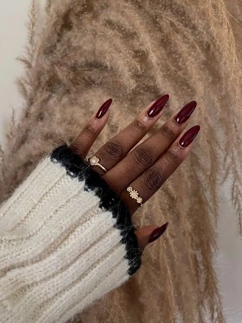 30 Gorgeous October Nails Designs You'll Love in 2024 Red Nail Varnish, Paznokcie Hello Kitty, Deep Red Nails, Kutek Disney, Wine Nails, Dark Red Nails, Red Outfits, Maroon Nails, Hippie Nails