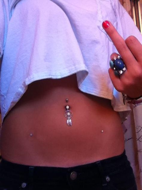 I love her dreamcatcher bellybutton ring Hip Piercings, Stomach Piercings, Hip Piercing, Cute Piercings, Button Rings, Cute Photography, Piercing Tattoo, Belly Rings, Piercing Jewelry