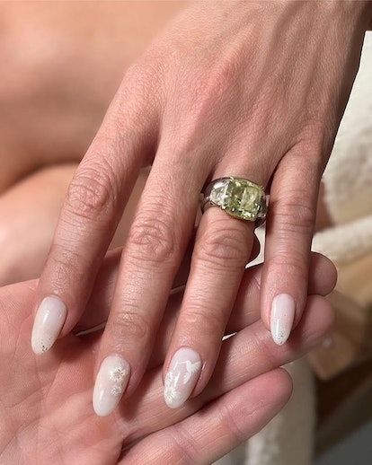 Jennifer Lopez's Best Manicures & Nail Colors Cover Every Current Trend Jlo Nails, Frosted Nails, Minimal Manicure, Stiletto Shaped Nails, Wedding Day Nails, Milky Nails, Nail Looks, Ombre Nails Glitter, Drip Nails