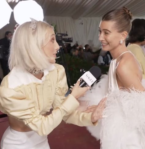 Fashion Journalist, Journalism Career, Broadcast Journalism, Female Icons, Career Vision Board, After College, The Met Gala, Emma Chamberlain, Future Career