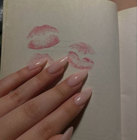 Pretty Nails Almond, Bubble Bath Nails, Nail Designs Valentines, Grunge Nails, Her Nails, Soft Nails, Elegant Nails, Minimalist Nails, Classy Nails