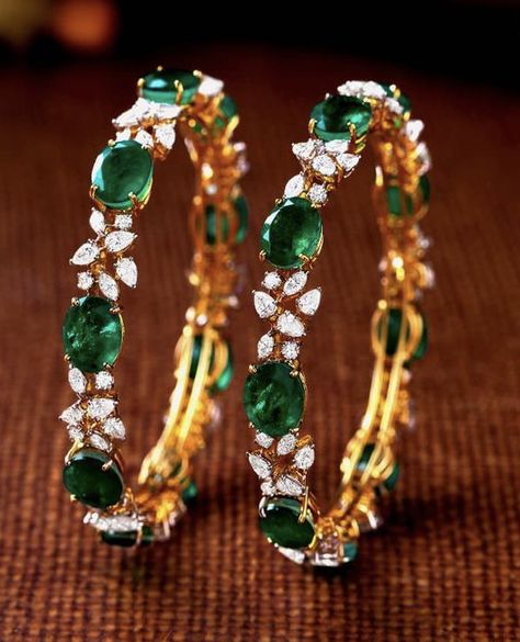 Emerald Bangles Indian, Emerald Diamond Bangles, Navratna Bangles, Telugu Jewellery, Kundan Design, Indian Ornaments, Emerald Bangles, Feather Earrings Diy, Bangles Diamond