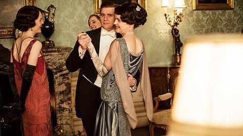 Season Five Regal Fashion, Downton Abbey Season 6, Allen Leech, Downton Abbey Cast, Downton Abbey Series, Lady Sybil, Elizabeth Mcgovern, Downton Abbey Fashion, Downton Abby