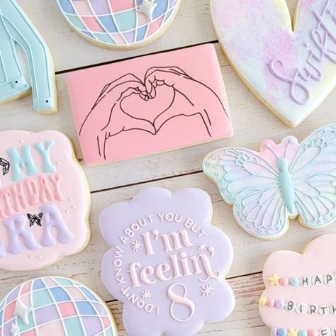 Taylor Swift Birthday Cookies Decorated, Taylor Swift Cake Pops, Taylor Swift Birthday Cookies, Taylor Swift Cookies Decorated, Vintage Birthday Decorations, Taylor Swift Cookies, Taylor Swift Cake, 44th Birthday, Taylor Swift Birthday Party Ideas