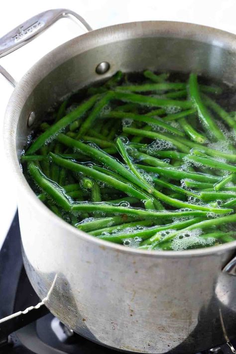 Master how to cook green beans and achieve the perfect texture and color every time. The simple blanch and shock method is the key to bright and crunchy beans. Boiled Green Beans Recipe, Crunchy Beans, Garden Green Beans, Cook Green Beans, Boil Green Beans, Cooking Fresh Green Beans, Blanching Green Beans, Menu Sarapan Sehat, How To Cook Greens